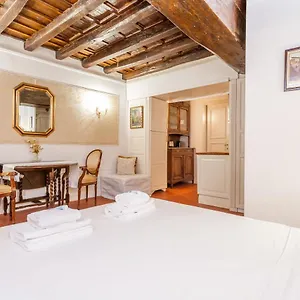 https://al-cortile-del-moro.it-romehotels.com